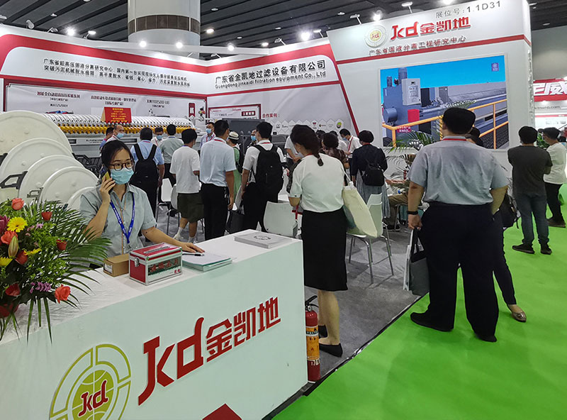 客戶現場谘詢、簽合同